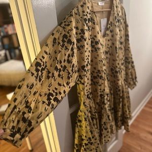 Puffed & long-sleeved drop-waist dress with liner. Best offer